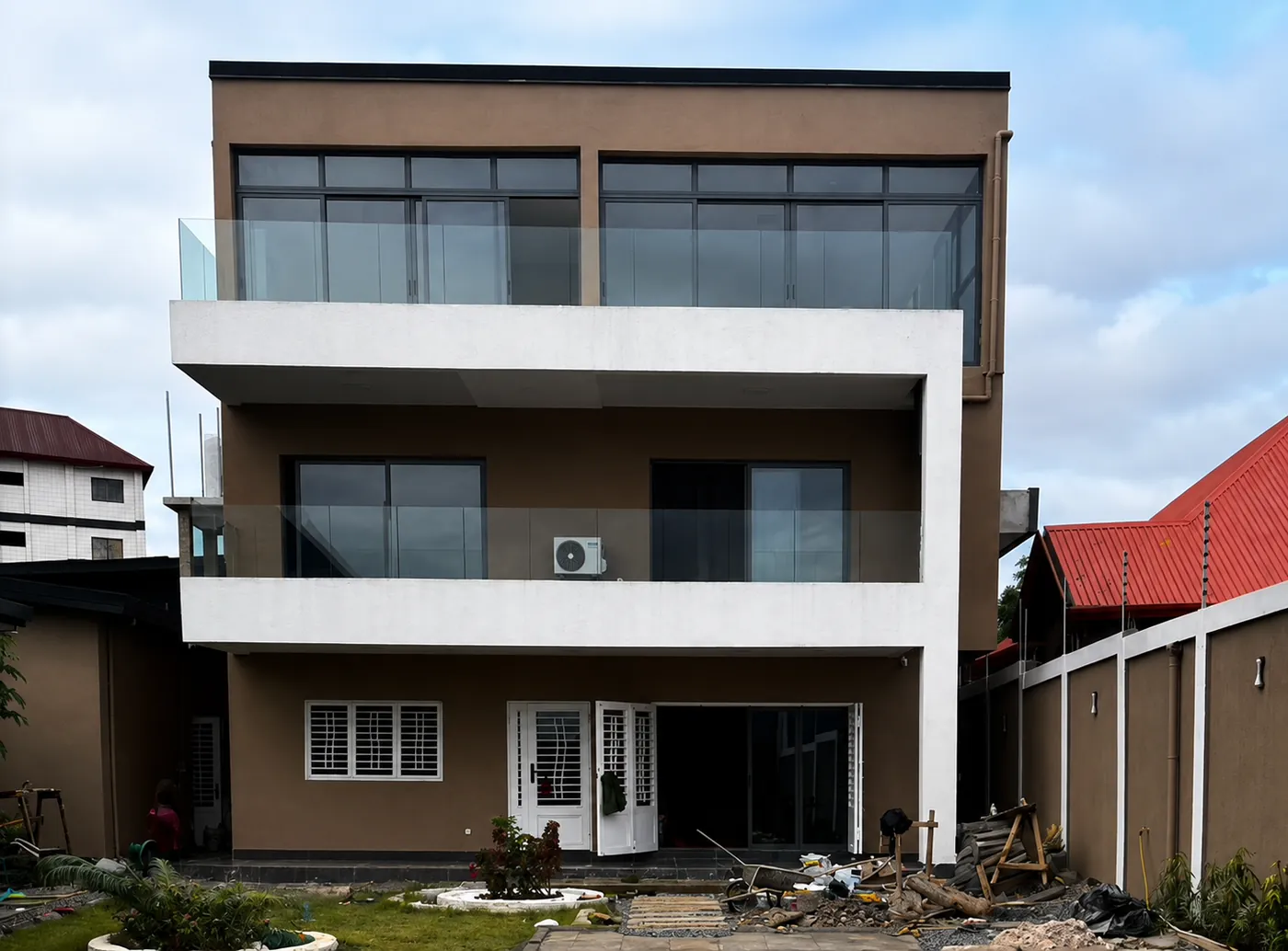 Nettoyage fin de chantier à Conakry